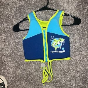 Swimmer vest for littles